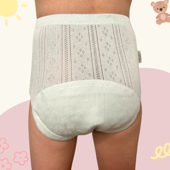 Komfortable, saugfähige Töpfchentraining-Höschen für Kinder in verspieltem Design mit weichem, atmungsaktivem Material.