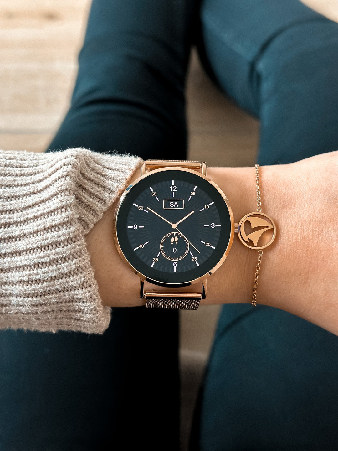 "Kompakte, elegante Smartwatch mit ultradünnem Design und Mesh-Armband, perfekt für jeden Stil, AMOLED-Display."