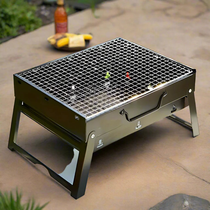 "Kompakter Edelstahl-Holzkohlegrill: faltbar, langlebig, ideal für Camping, Strand und Garten. Hochwertig und mobil."