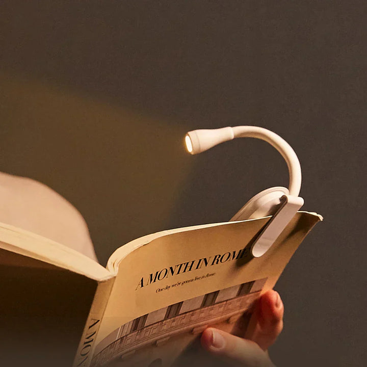 "Kompaktes Mini Buchlicht: dimmbar, USB-ladbar, mit flexiblem 360° Clip für optimales Lesevergnügen unterwegs."