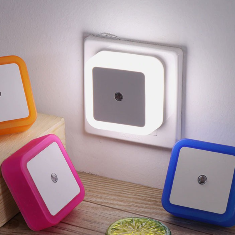 "Kompaktes Smart Sensor Nachtlicht mit stilvollem Design und intelligenter Sensorik für effiziente Raumausleuchtung."