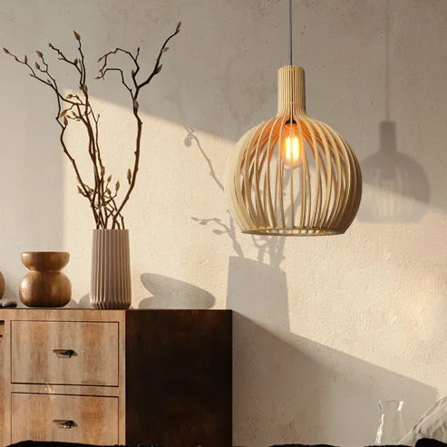 "Kreative nordische Holz-Vogelkäfiglampe, handgefertigt, warmes Licht, ideale Holz-Pendelleuchte für stilvolle Räume."