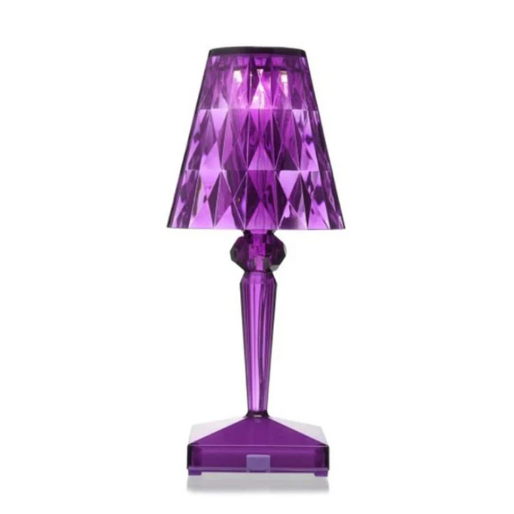 Kristall-Tischlampe mit funkelndem Design, in Silber, verleiht elegantes Ambiente, ideal für moderne und klassische Räume.