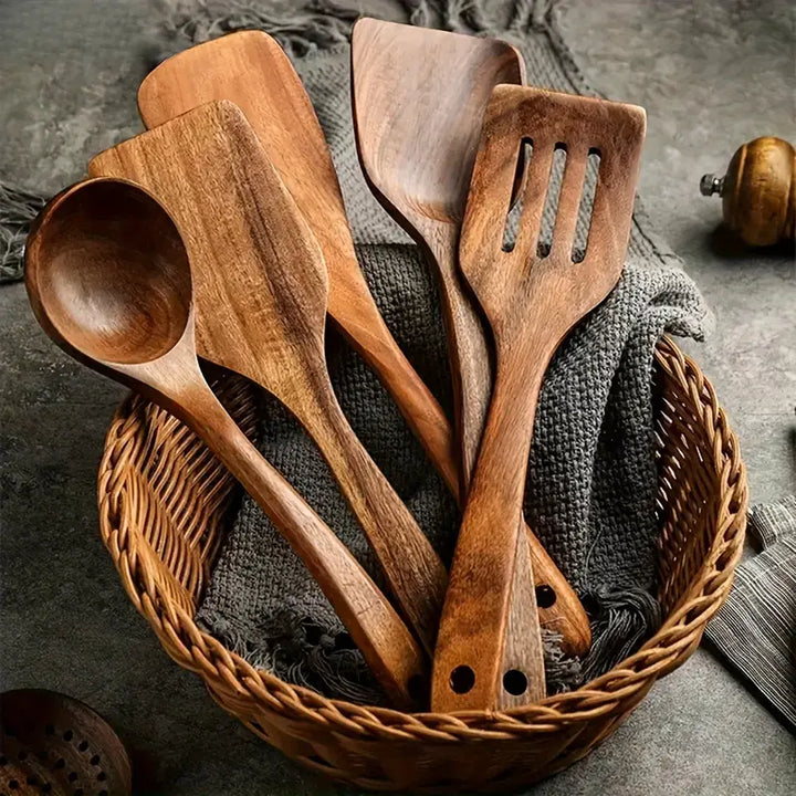 "Küchenset aus natürlichem Teak Holz, rustikal-elegantes Design, nachhaltige Küchenhelfer, stilvoll und funktional"
