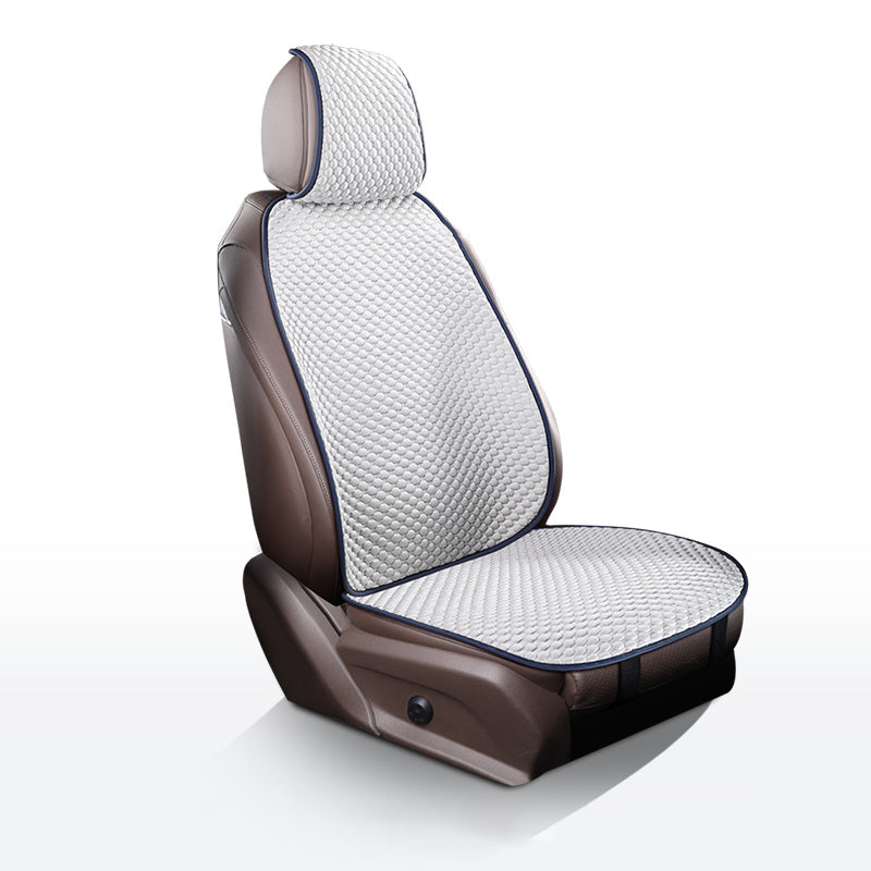 Kühlender Autositzschutz aus atmungsaktiver Eisseide, luxuriöses Design, ideal für Mensch und Tier, rutschfester Halt.