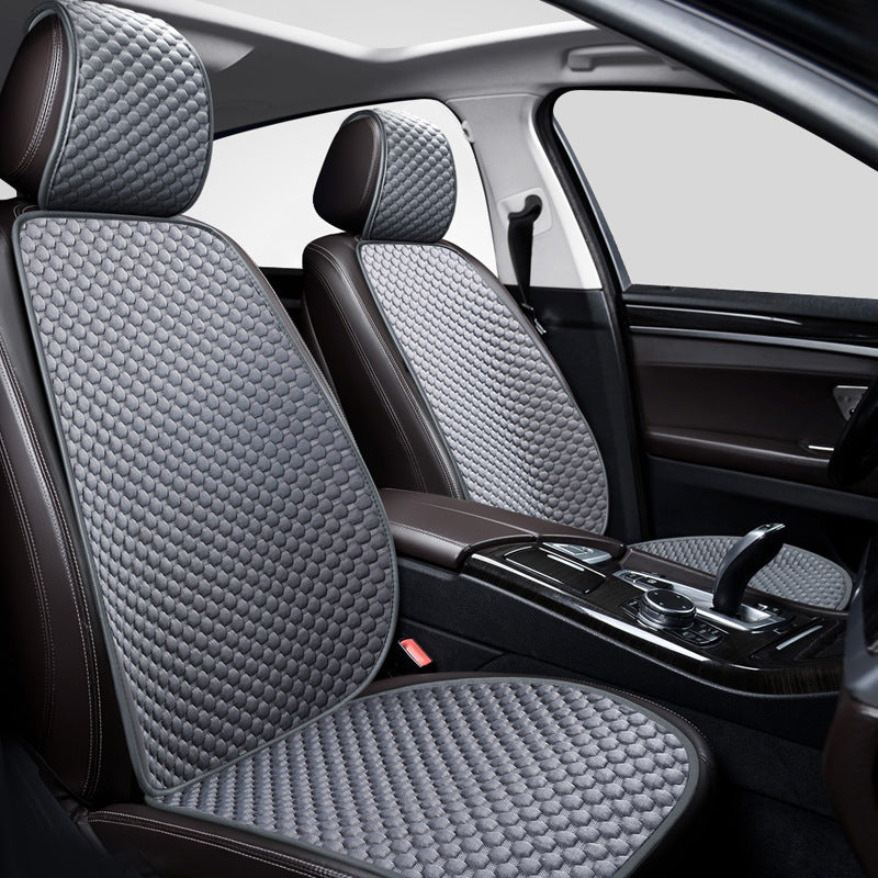 Kühlender Autositzschutz aus atmungsaktiver Eisseide, luxuriöses Design, ideal für Mensch und Tier, rutschfester Halt.