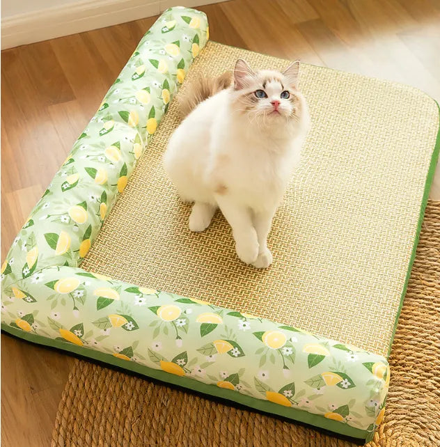 "Kühlmatte mit erhöhtem Rand für Katzen, ideal für Sommerhitze, bietet kühle Liegefläche und Komfort für Haustiere."