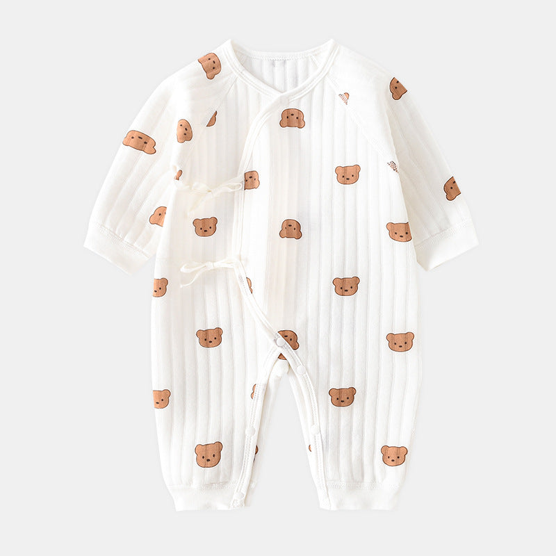 "Kuscheliger Babystrampler mit süßem Bärchen-Motiv für Frühling/Herbst, bequem und atmungsaktiv für zarte Babyhaut."