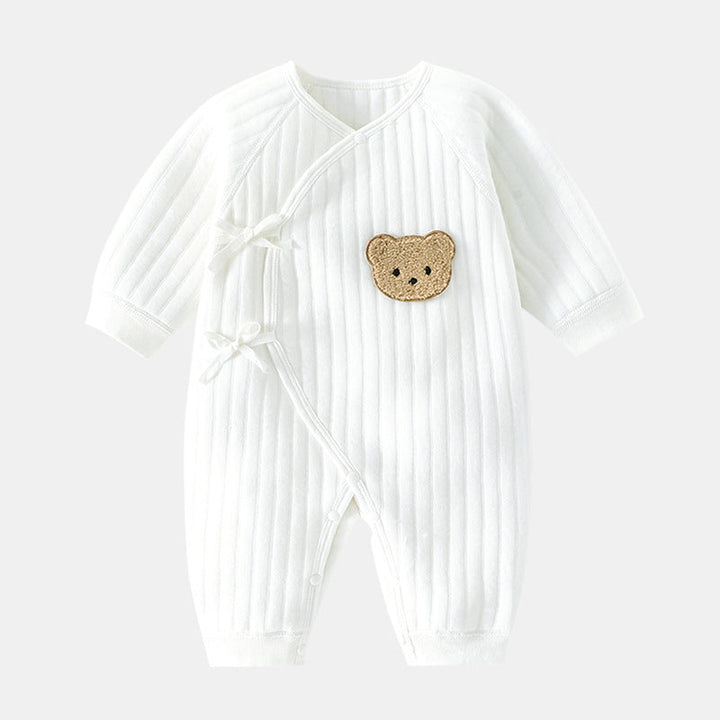 "Kuscheliger Babystrampler mit süßem Bärchen-Motiv für Frühling/Herbst, bequem und atmungsaktiv für zarte Babyhaut."