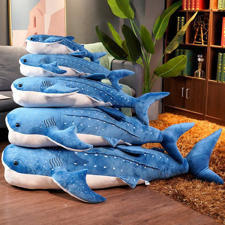 "Kuscheltier Walhai XXL aus weichem Plüsch, ideal zum Kuscheln, in Grau, Rosa oder Blau, 75 cm oder 100 cm lang."