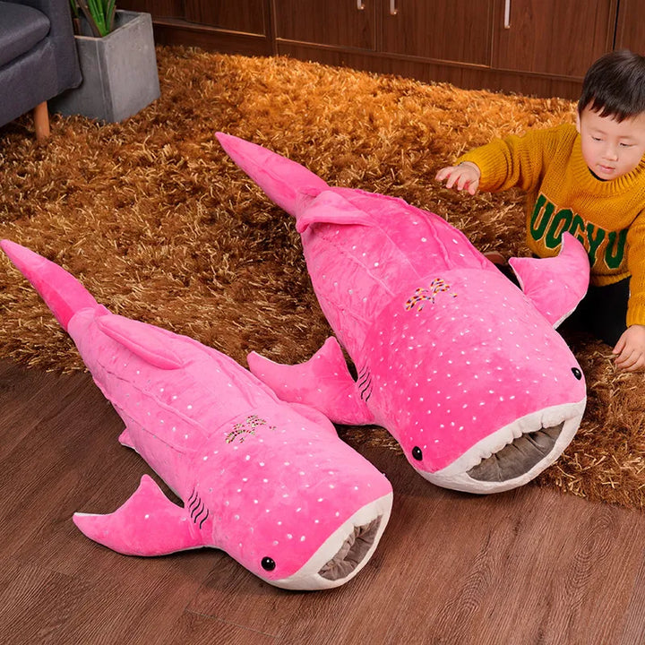 "Kuscheltier Walhai XXL aus weichem Plüsch, ideal zum Kuscheln, in Grau, Rosa oder Blau, 75 cm oder 100 cm lang."