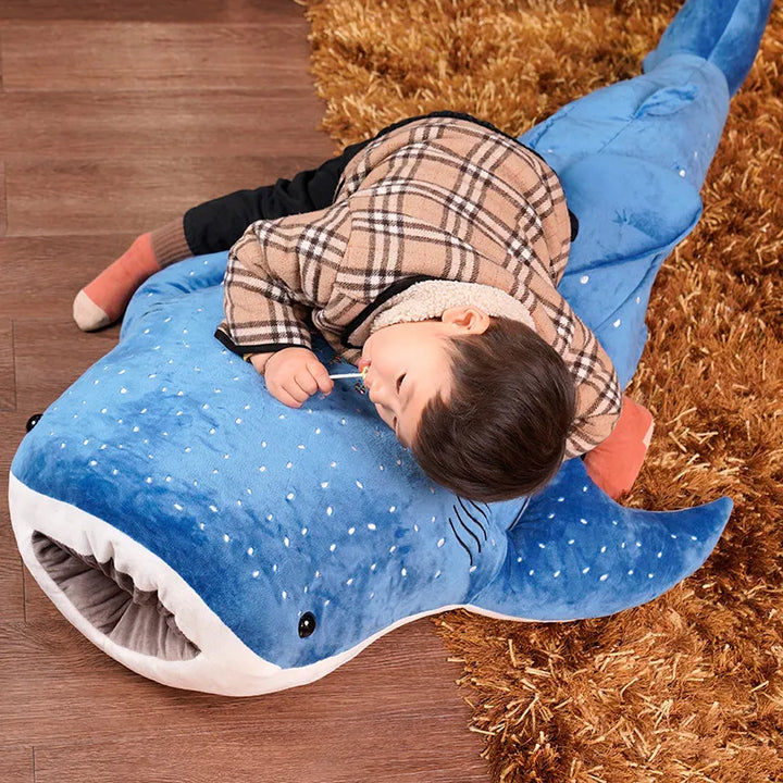 "Kuscheltier Walhai XXL aus weichem Plüsch, ideal zum Kuscheln, in Grau, Rosa oder Blau, 75 cm oder 100 cm lang."