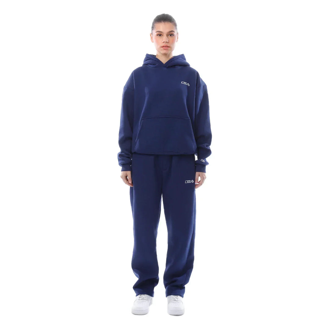 Lässiger blauer Trainingsanzug für Alltag und Sport, stilvoll und bequem, für jede Jahreszeit geeignet.