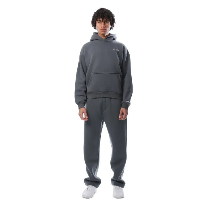 Lässiger blauer Trainingsanzug für Alltag und Sport, stilvoll und bequem, für jede Jahreszeit geeignet.