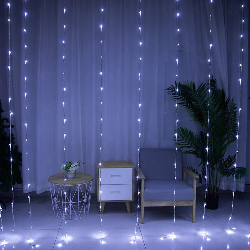 "LED Lichtervorhang mit Farbwechsel, für Fenster und Wände, schafft magisches Ambiente mit sanften farbigen Lichteffekten."