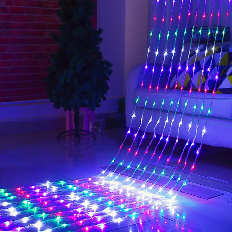 "LED Lichtervorhang mit Farbwechsel, für Fenster und Wände, schafft magisches Ambiente mit sanften farbigen Lichteffekten."