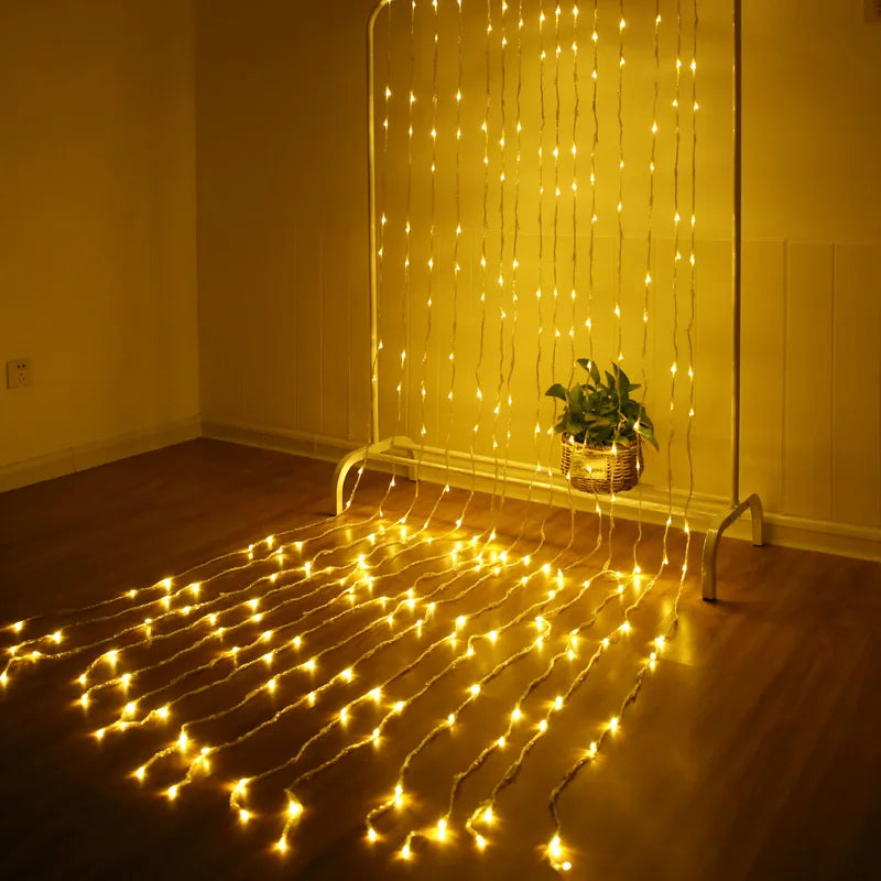"LED Lichtervorhang mit Farbwechsel, für Fenster und Wände, schafft magisches Ambiente mit sanften farbigen Lichteffekten."