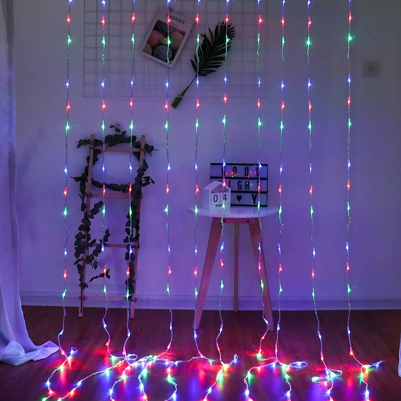 "LED Lichtervorhang mit Farbwechsel, für Fenster und Wände, schafft magisches Ambiente mit sanften farbigen Lichteffekten."