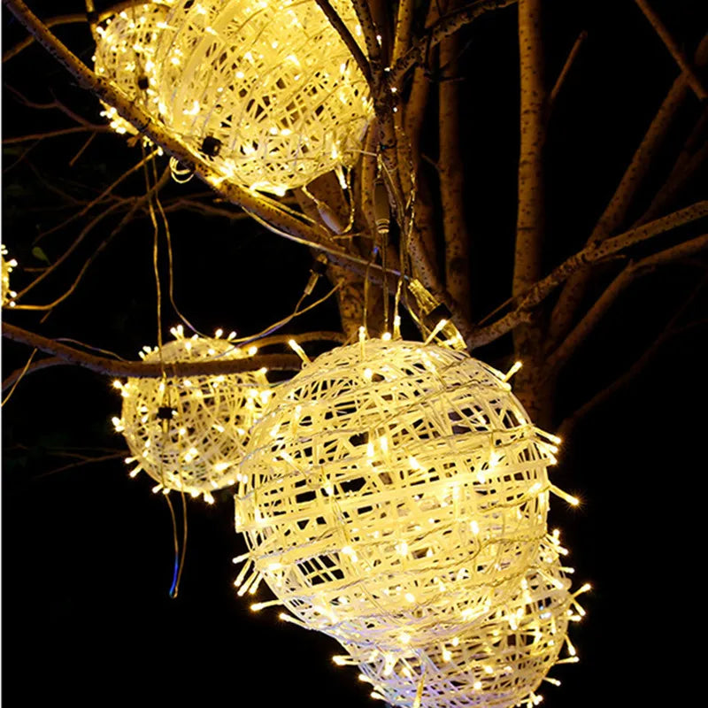 LED-Lichtkugel aus Rattan mit warmem Licht, wasserdicht für Innen und Außen, dekorative Beleuchtung, 20 cm Durchmesser.