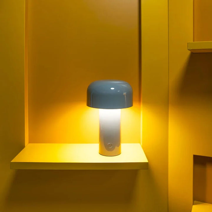 "LED Tischlampe in modernem Design mit dreifarbiger Dimmfunktion, warme, kühle und neutrale Lichtmodi sichtbar"