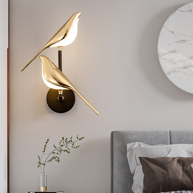 LED Wandleuchte mit Vogelmotiv, nordischer Stil, warme LED-Lichter, kunstvolle Schatten, elegante Wanddekoration.