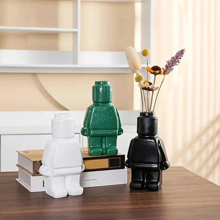 "Lego-Keramikvase im modernen Design, weiße Vase mit spielerischem Roboter-Look für stilvolle Wohn- und Bürodekoration."