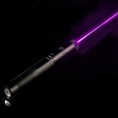 Leistungsstarker Laserpointer mit Aluminiumlegierung, einstellbarem Fokus; langreichweitiger Strahl in Rot, Grün, Lila.