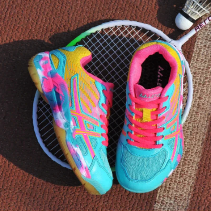 "Lila, leichte Sportschuhe, atmungsaktiv, hoher Komfort, elegantes Design für Sport und Alltag, vielseitige Nutzung."
