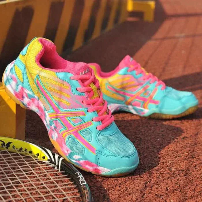 "Lila, leichte Sportschuhe, atmungsaktiv, hoher Komfort, elegantes Design für Sport und Alltag, vielseitige Nutzung."