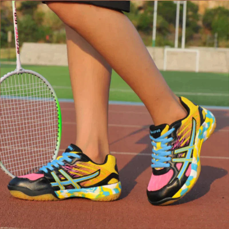 "Lila, leichte Sportschuhe, atmungsaktiv, hoher Komfort, elegantes Design für Sport und Alltag, vielseitige Nutzung."