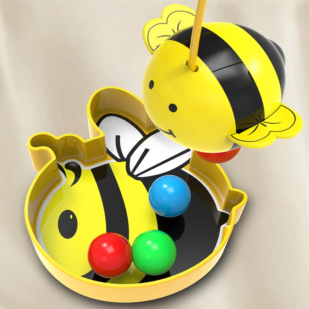 "Lustiges Bienenchaos Geschicklichkeitsspiel: Spieler mit Biene am Kopf, sammeln bunte Kugeln für Familienwettbewerb ein."