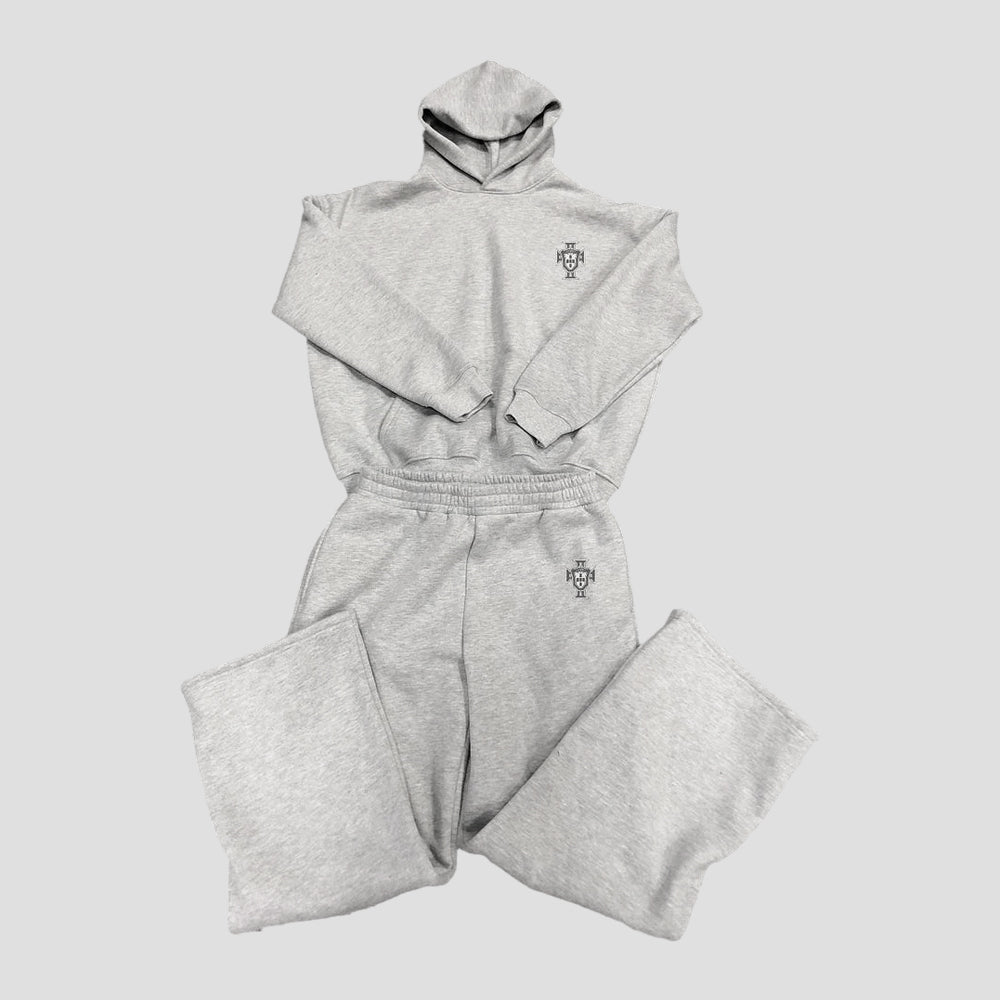 "Luxe Herren-Trainingsanzug in Grau & Schwarz, weiches Material, minimalistisches Design, komfortable Passform"