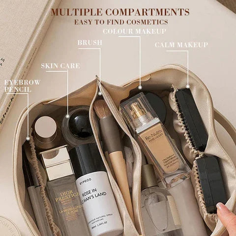 Luxuriöse, geräumige Kosmetiktasche mit elegantem Design, ideal für stilbewusste Frauen zur Aufbewahrung von Kosmetik.