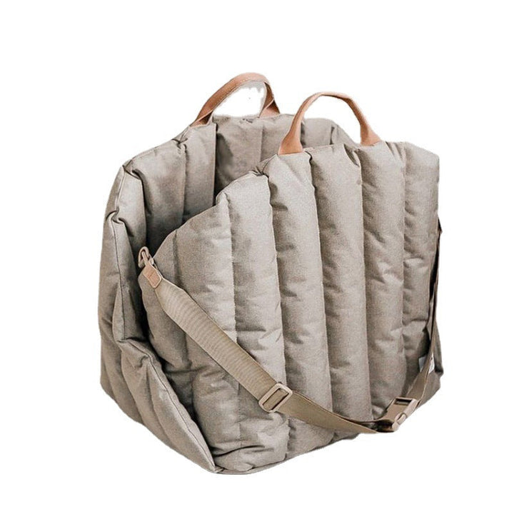 "Luxuriöse Haustier Tragetasche in Beige mit weicher Polsterung, Handgriffen und Schultergurt für stilvollen, sicheren Transp
