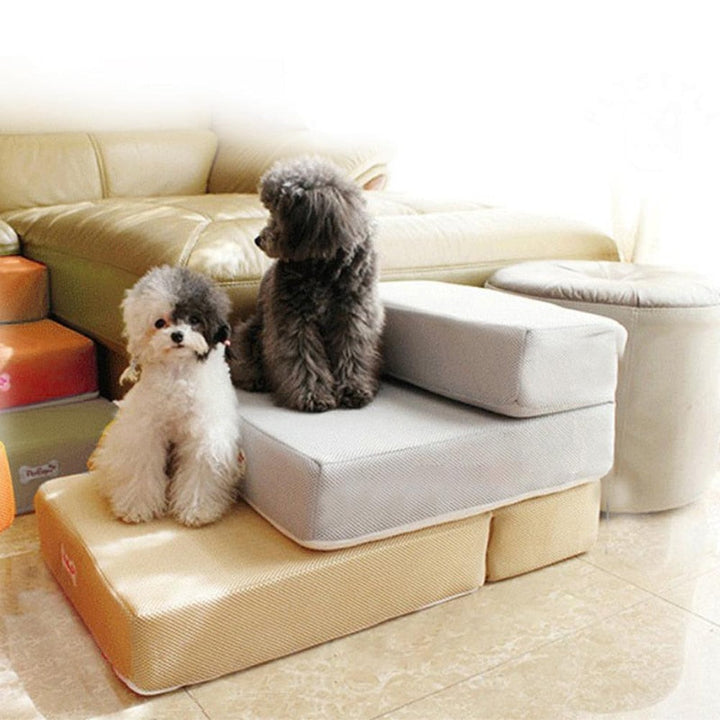 Luxuriöse Hundetreppe mit rutschfesten Stufen und weicher Polsterung für Couch und Bett, ideal für kleine Hunde und Senioren.