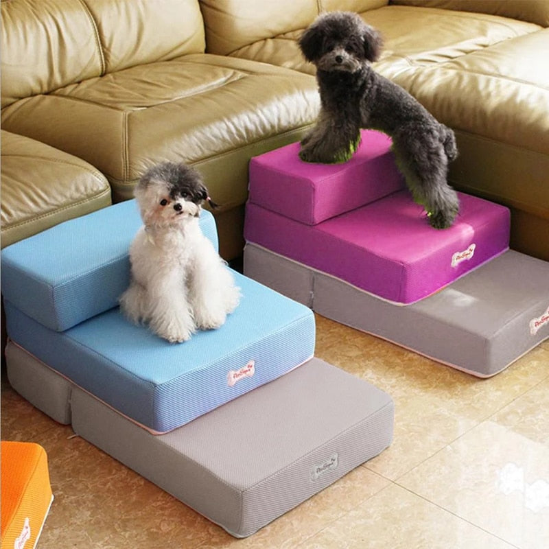 Luxuriöse Hundetreppe mit rutschfesten Stufen und weicher Polsterung für Couch und Bett, ideal für kleine Hunde und Senioren.
