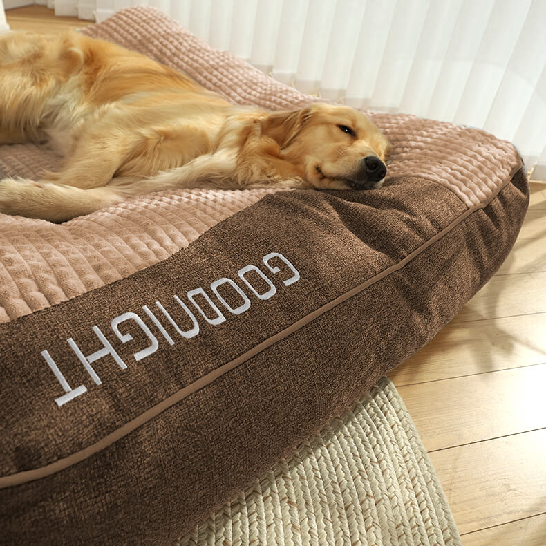 Luxuriöses, kratzfestes Hundebett mit orthopädischer Kopfstütze. Großes, bequemes Kissen für optimalen Hundekomfort.