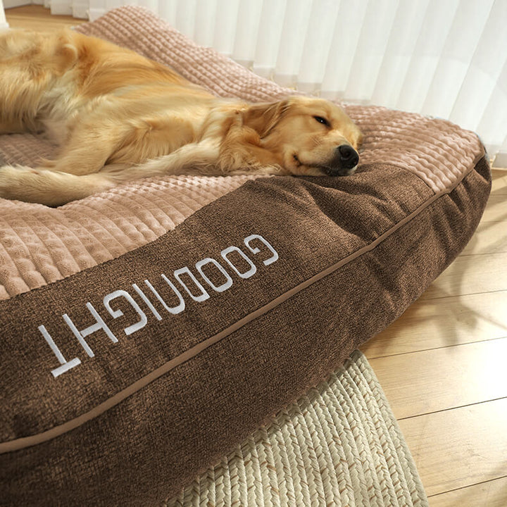 Luxuriöses, kratzfestes Hundebett mit orthopädischer Kopfstütze. Großes, bequemes Kissen für optimalen Hundekomfort.