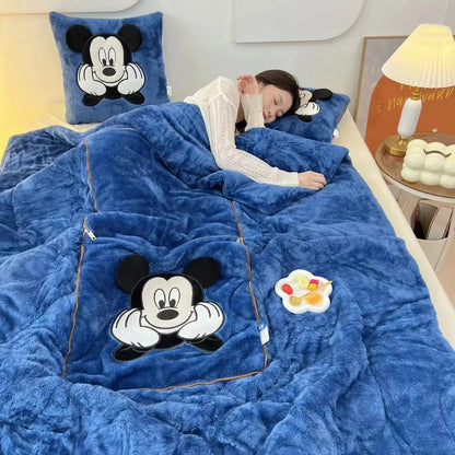 "Luxus Cartoon Decke & Kissen Set in bunten Farben, weich und stilvoll, perfekt für Kinderzimmer oder als Geschenk."