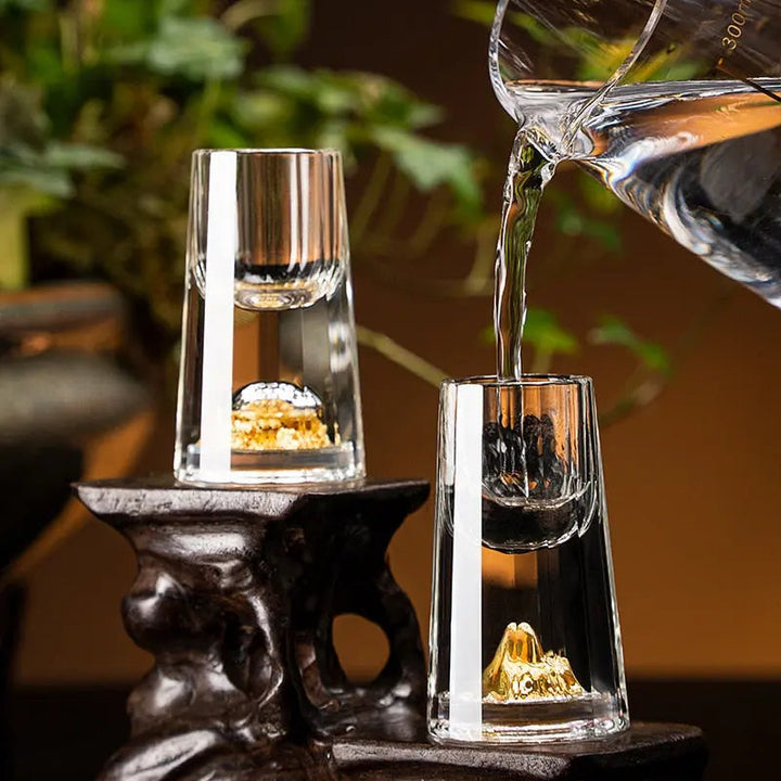 "Luxus Kristall Whiskeyglas, elegante Form, hochwertige Transparenz, perfektes Esstisch-Accessoire für Whiskey-Liebhaber."