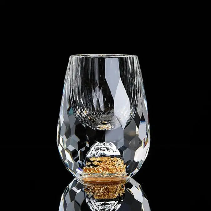 "Luxus Kristall Whiskeyglas, elegante Form, hochwertige Transparenz, perfektes Esstisch-Accessoire für Whiskey-Liebhaber."