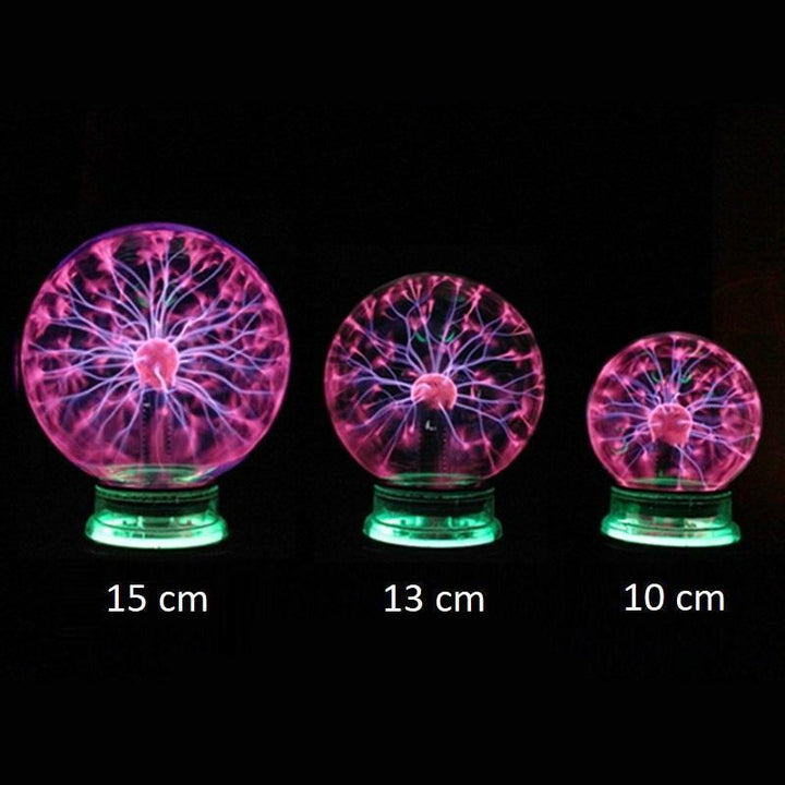 "Magische LED-Plasmakugel mit Glasdesign, erzeugt farbenfrohe Lichtstrahlen, reagiert auf Berührung, ideal als Nachtlicht."