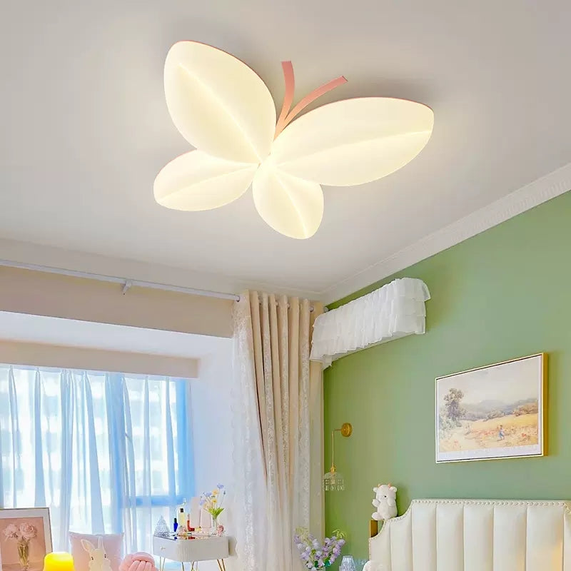 Magische Starlit Deckenleuchte für Kinderzimmer, fantasievolles Design mit sanfter LED-Beleuchtung in bunten Farben.