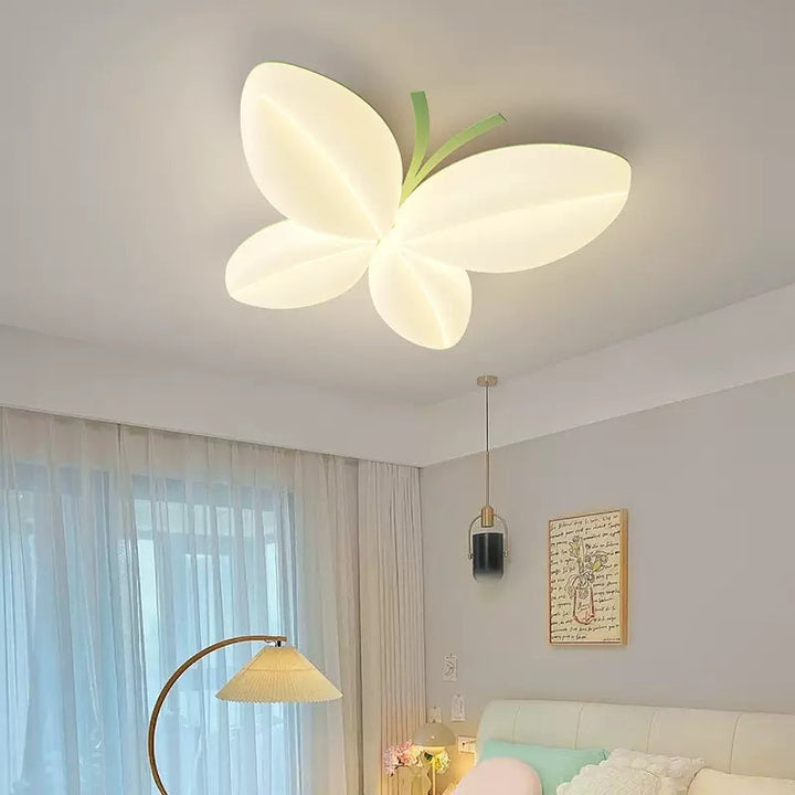 Magische Starlit Deckenleuchte für Kinderzimmer, fantasievolles Design mit sanfter LED-Beleuchtung in bunten Farben.