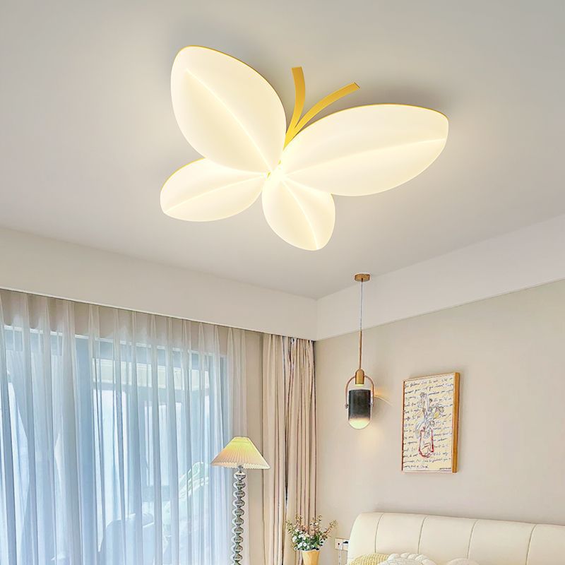 Magische Starlit Deckenleuchte für Kinderzimmer, fantasievolles Design mit sanfter LED-Beleuchtung in bunten Farben.