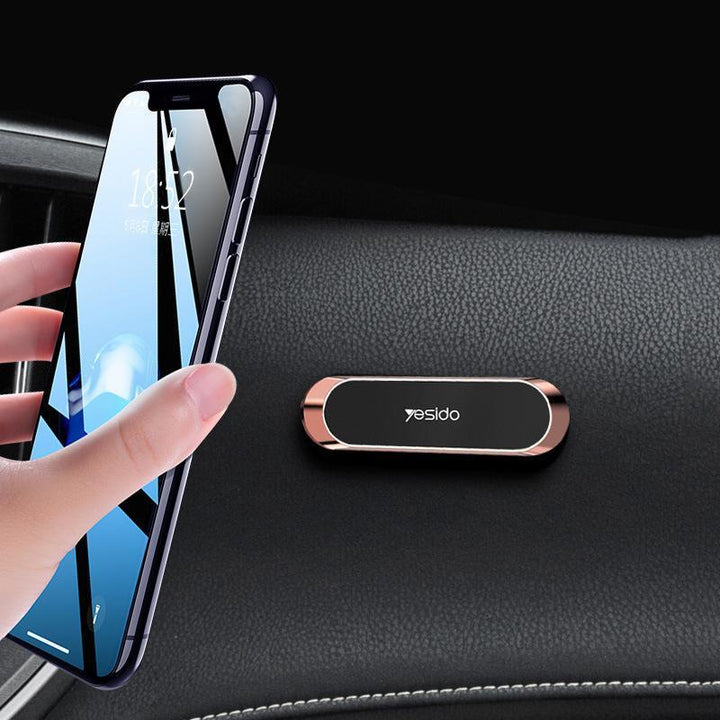 "Magnetische Telefonhalterung im Auto, kompakt mit 6 Magneten, an Armaturenbrett angebracht, montagefrei und sicher."