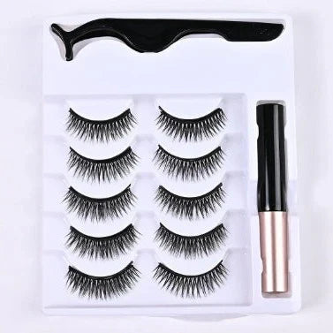 "Magnetische Wimpernverlängerung für mehr Volumen, natürliche Optik, einfaches Anbringen ohne Kleber, glamouröser Look."