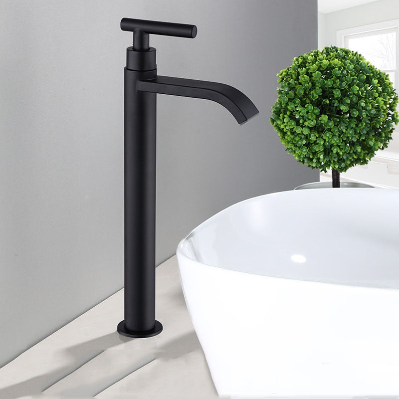 "Mattschwarze Einhebel-Waschtischarmatur mit modernem Design, elegantes Finish, ideal für stilvolle Badezimmer."