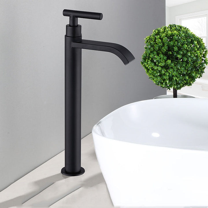 "Mattschwarze Einhebel-Waschtischarmatur mit modernem Design, elegantes Finish, ideal für stilvolle Badezimmer."