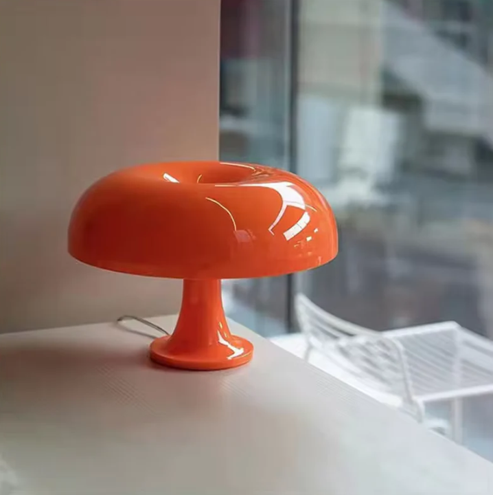 "Minimalistische LED-Pilz-Tischlampe mit modernem Design, warmem Licht; ideal für Schlafzimmer und Wohnzimmer"